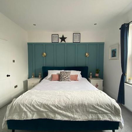 Luxury Spacious Renovated Townhouse グランサム エクステリア 写真
