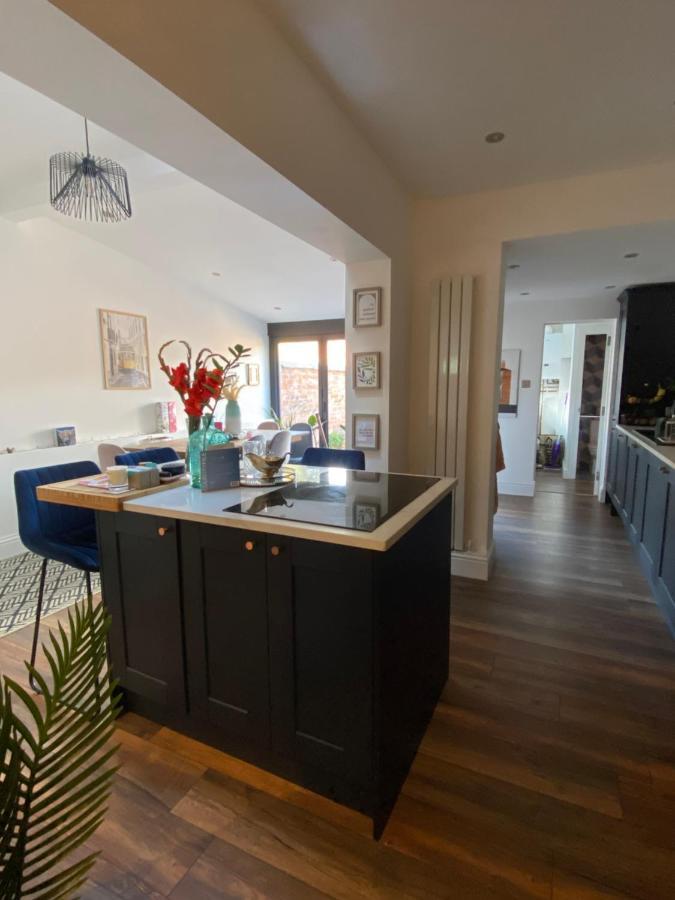Luxury Spacious Renovated Townhouse グランサム エクステリア 写真