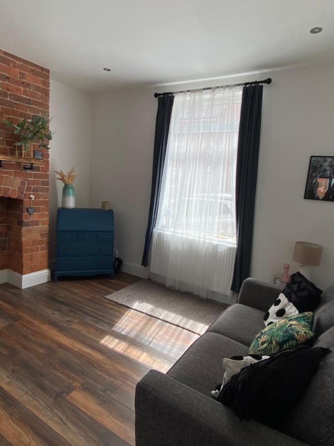 Luxury Spacious Renovated Townhouse グランサム エクステリア 写真
