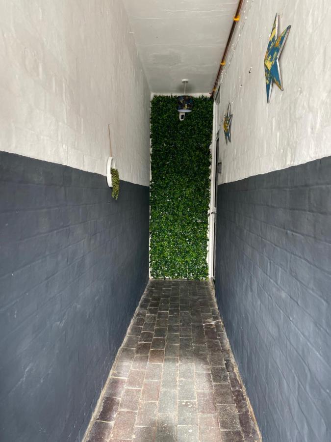 Luxury Spacious Renovated Townhouse グランサム エクステリア 写真