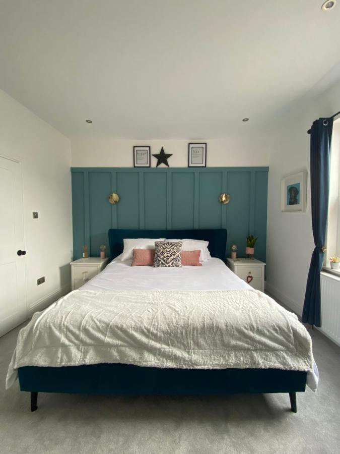 Luxury Spacious Renovated Townhouse グランサム エクステリア 写真