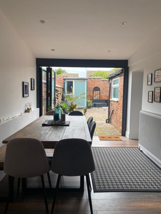 Luxury Spacious Renovated Townhouse グランサム エクステリア 写真