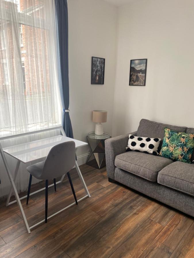 Luxury Spacious Renovated Townhouse グランサム エクステリア 写真